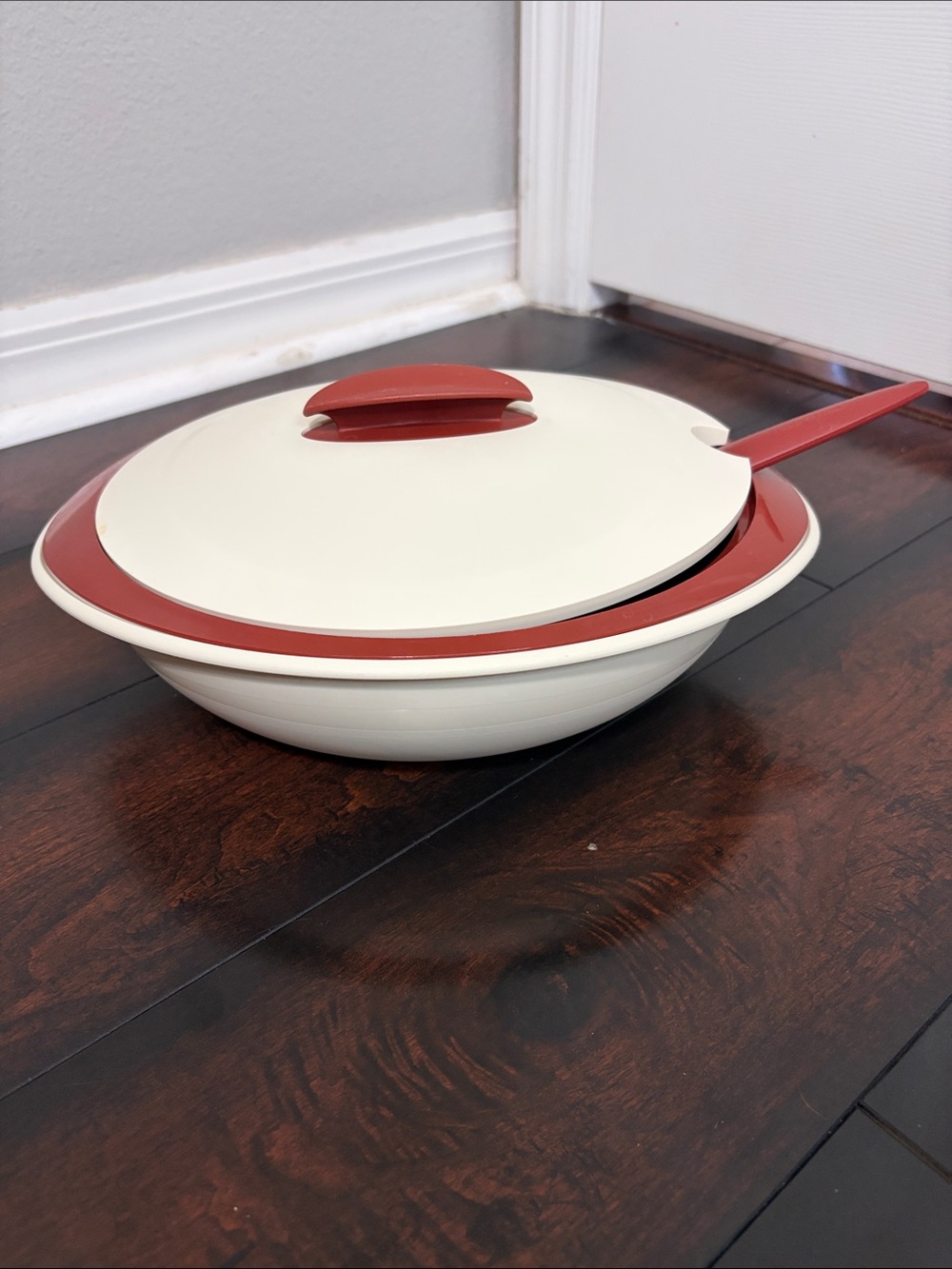 Tupperware Vintage Oval Serving Bowl - Cream & Rust with Lid & Spoon 5 piece Set